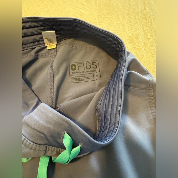 FIGS scrub set in limited edition color “Big Sky” - Picture 3 of 4